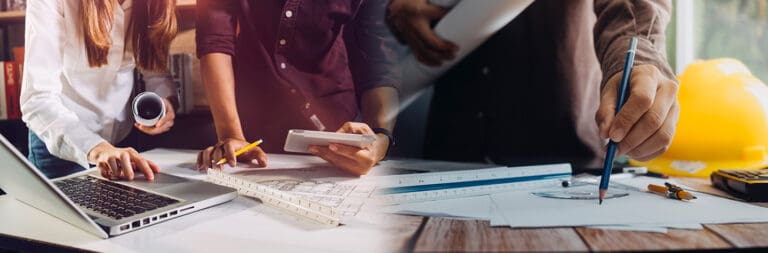 Fotomontaje de personas trabajando con una computadora, una tableta y planos